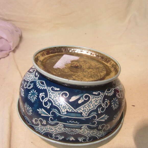 VTG TIN BOWL W/LID BLUE ON BLUE DECORATIVE MADE IN ENGLAND - Picture 3 of 7